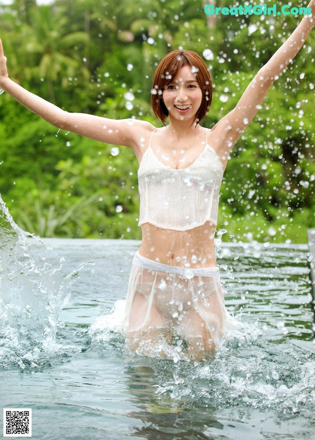 Shirushi Serina - Junkies Shower Gambar